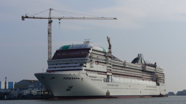 MSC Poesia - Penhoet - 05 octobre 2007.JPG